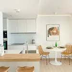 Amazing Sea Views - The Wave, Brand New Апартаменти